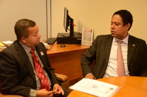 Presidente Manoel Neri apresentou a proposta, em audiência com o deputado Orlando Silva, que abraçou o projeto da Enfermagem