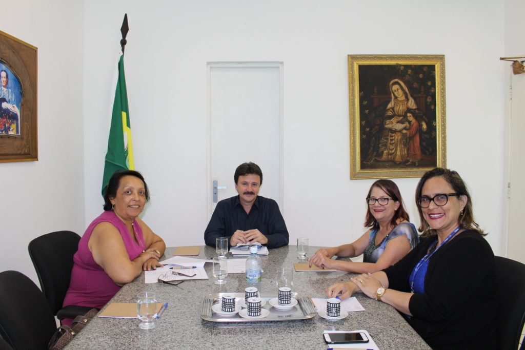 Diretoras do Sindfort, Regina Cláudia Néri e Ana Miranda, presidente do Coren-CE, Osvaldo Albuquerque e Fiscal Sandra Valesca